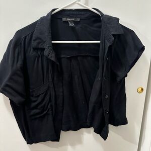 Medium black button up blouse cropped
